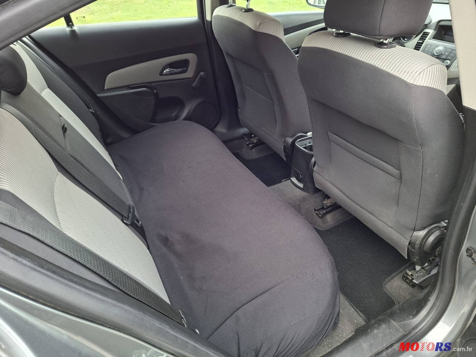 2011' Chevrolet Cruze photo #4