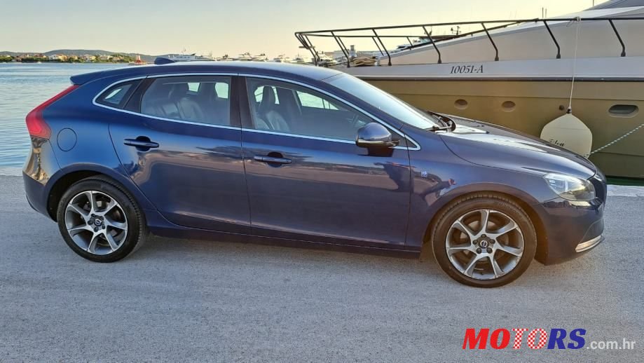 2015' Volvo V40 D2 photo #4