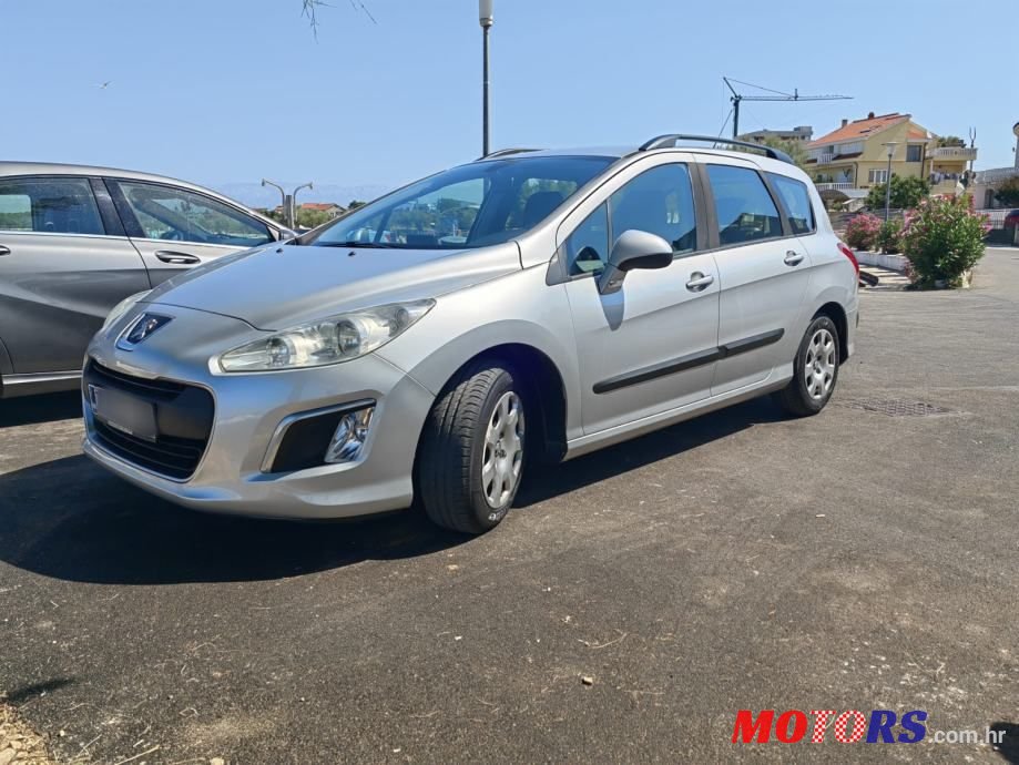 2011' Peugeot 308 Sw photo #1