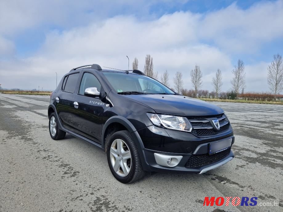 2013' Dacia Sandero photo #1