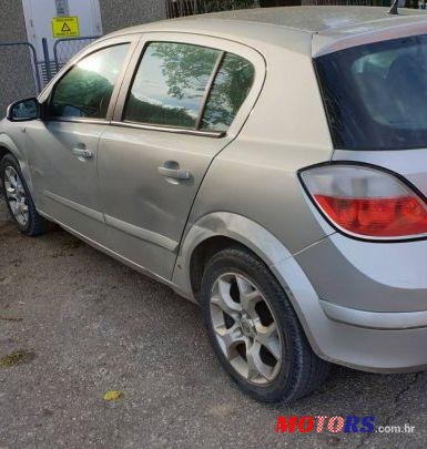 2005' Opel Astra photo #1