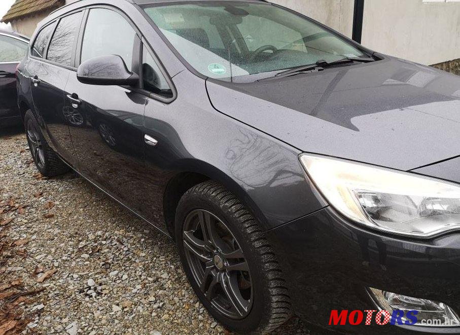 2011' Opel Astra Karavan photo #1