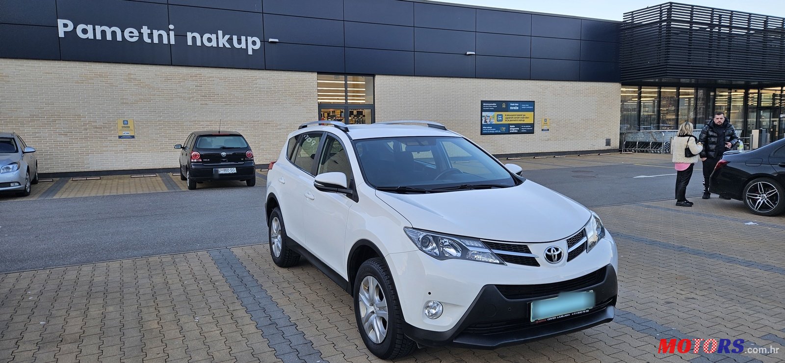 2014' Toyota RAV4 photo #2