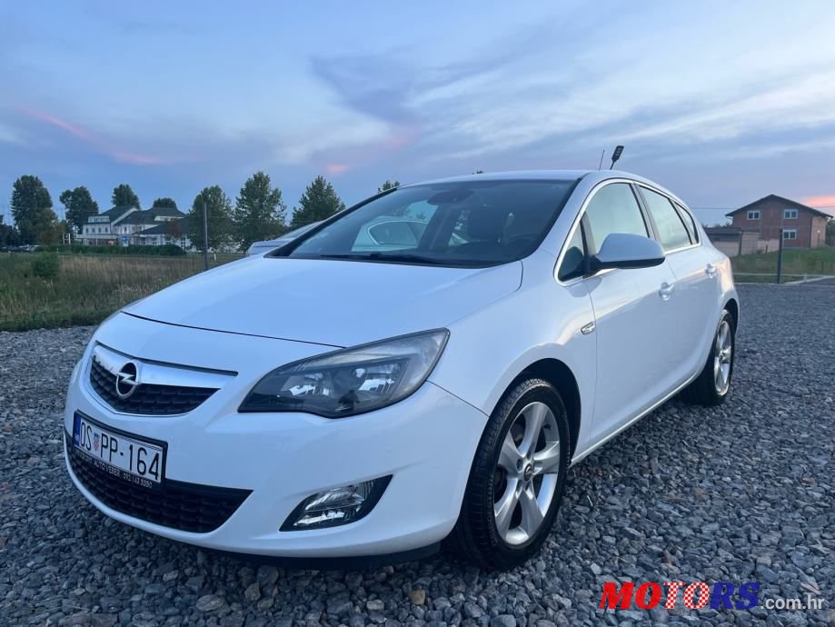2010' Opel Astra photo #6