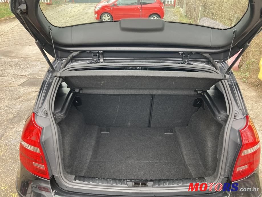 2011' BMW Serija 1 118D photo #5