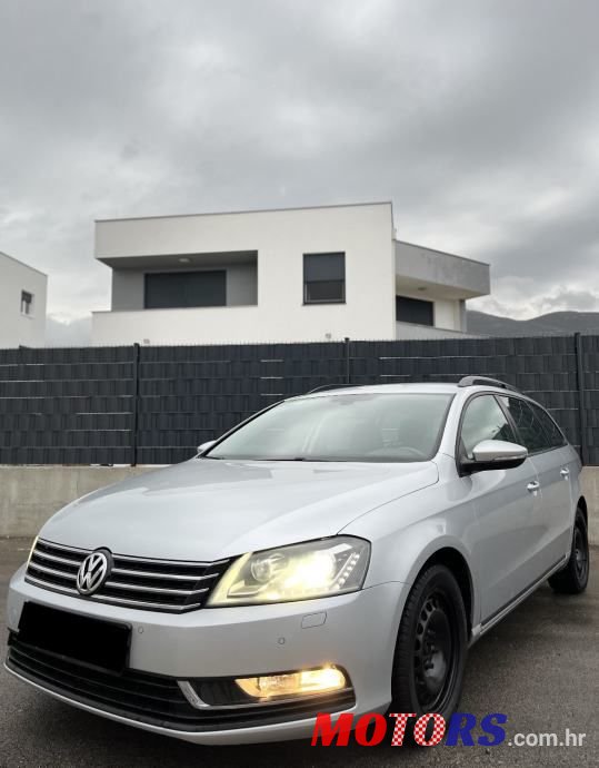 2011' Volkswagen Passat Variant photo #2