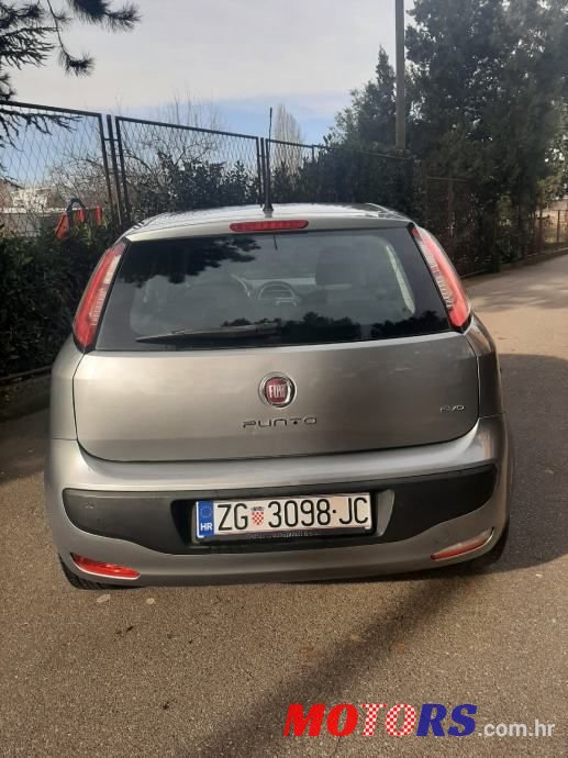 2011' Fiat Punto Evo photo #6