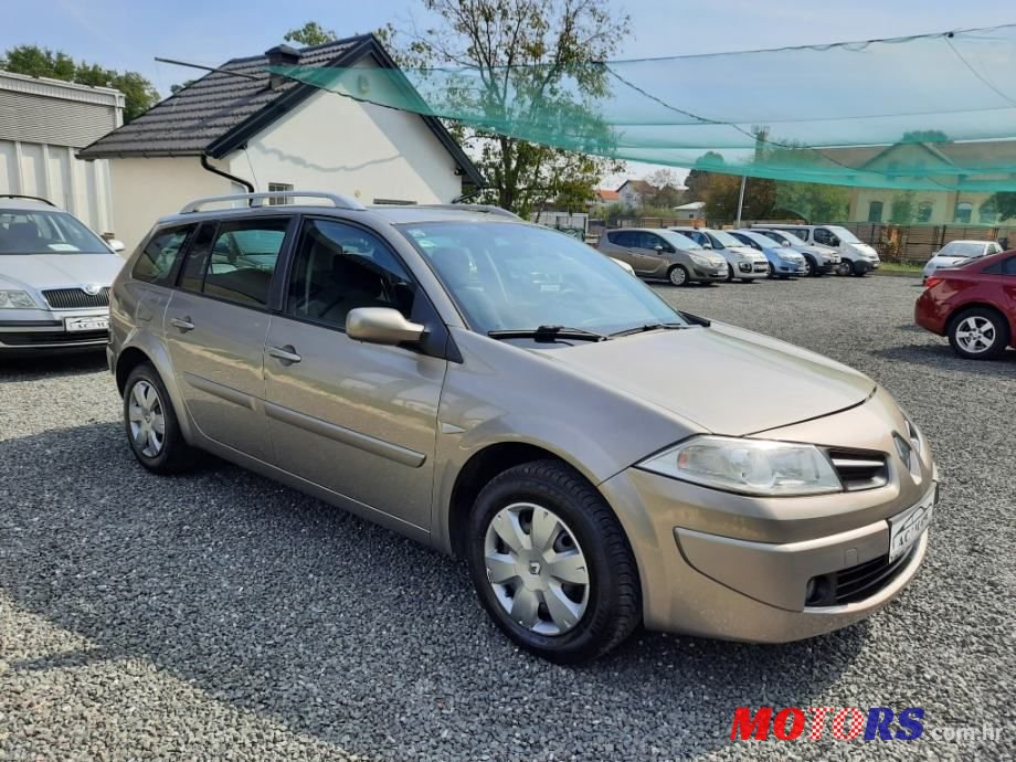2008' Renault Megane Grandtour photo #1