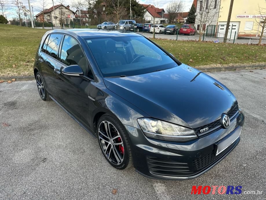 2014' Volkswagen Golf 7 2.0 Gtd photo #2