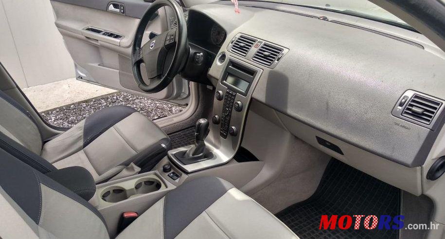 2005' Volvo V50 2,0 D photo #2