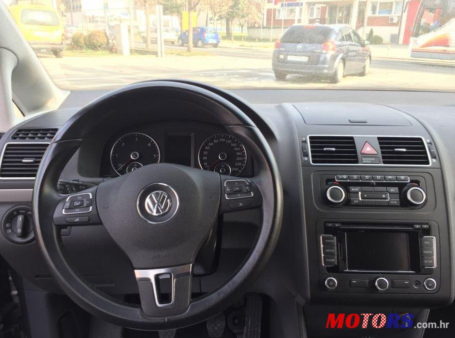 2012' Volkswagen Touran 1,6 TDI photo #3