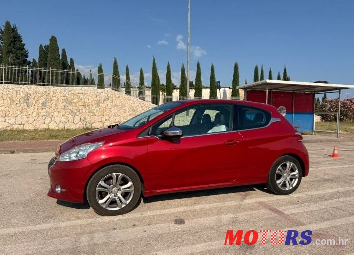 2015' Peugeot 208 1,6 E-Hdi photo #2