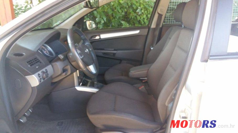 2008' Opel Astra 1,7 CDTI Sport photo #4