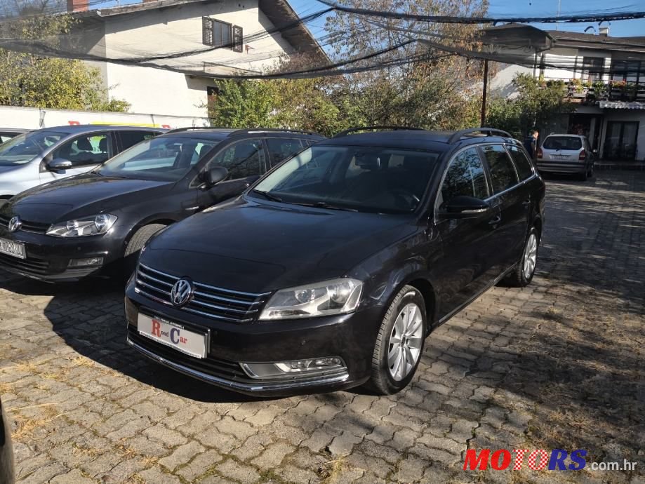 2011' Volkswagen Passat Variant photo #1
