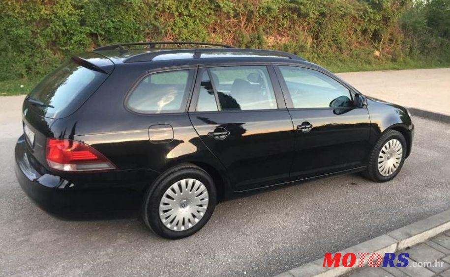 2010' Volkswagen Golf VI Variant photo #3