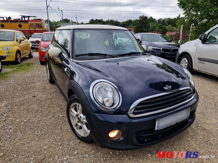 2013' MINI Cooper D photo #4