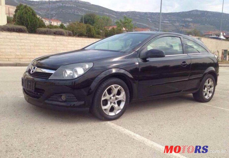 2005' Opel Astra Coupe 1.7 Cdti photo #2