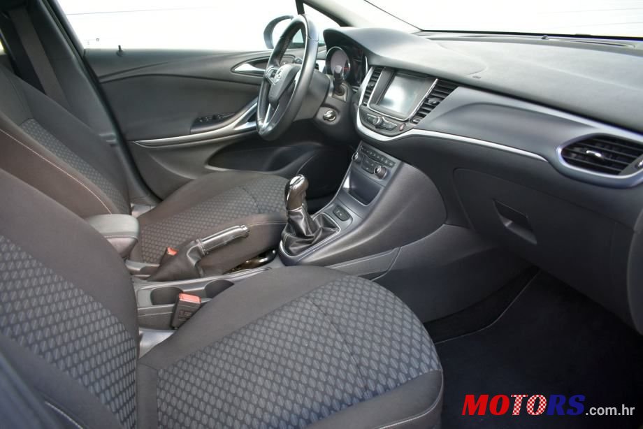 2017' Opel Astra Karavan photo #5