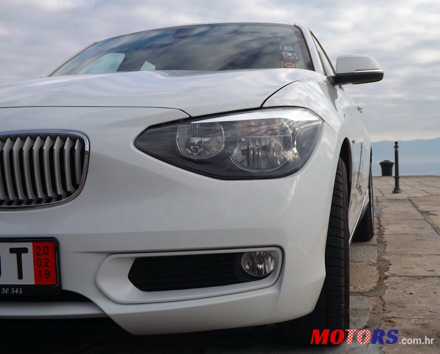 2012' BMW 1 Series 5 Door photo #1