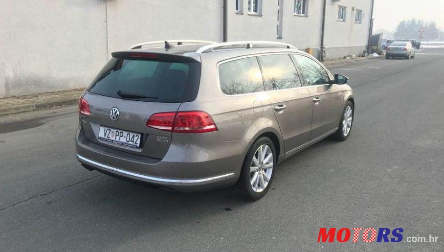 2011' Volkswagen Passat Variant photo #1