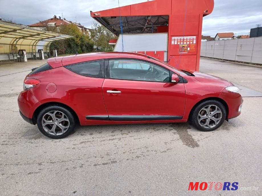 2009' Renault Megane Coupe photo #3