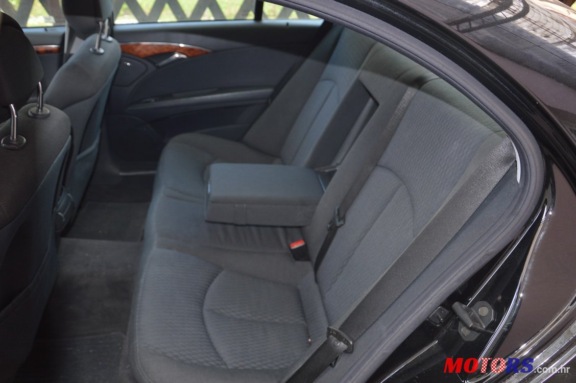 2004' Mercedes-Benz E-Class photo #4