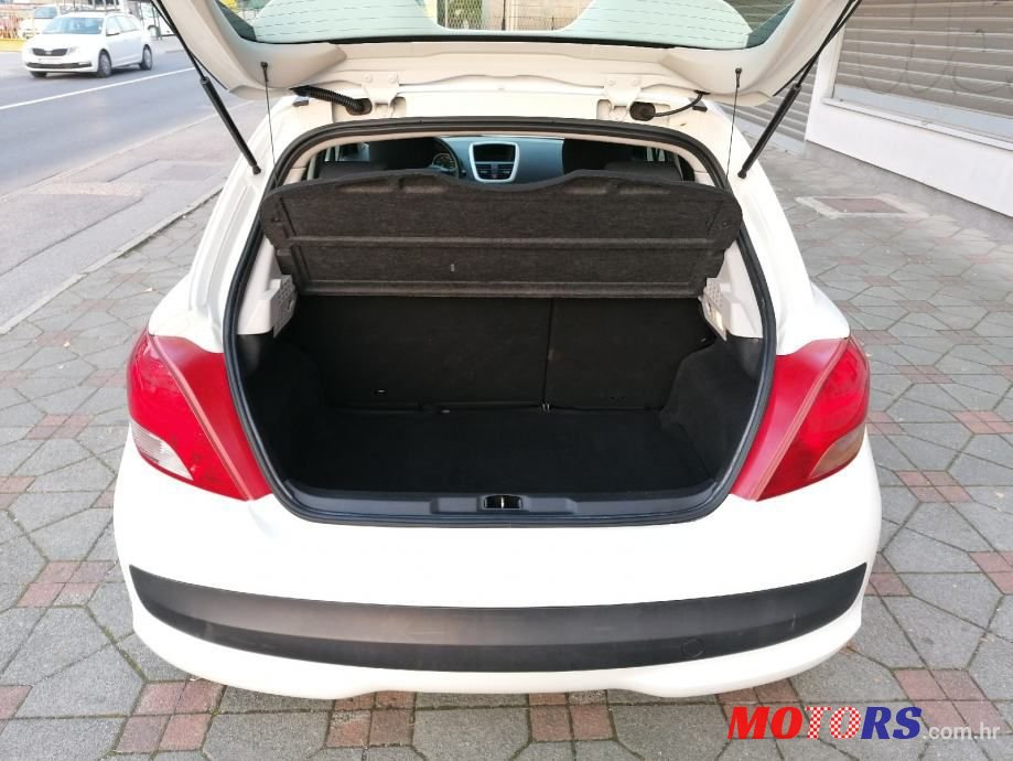 2011' Peugeot 207 1,6 Hdi photo #6