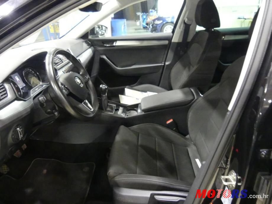 2018' Skoda Superb Combi photo #3