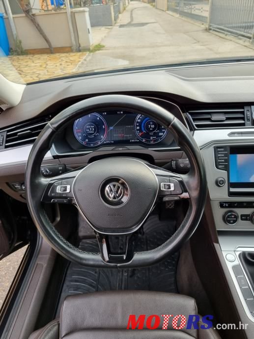 2015' Volkswagen Passat photo #1