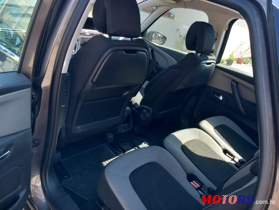 2016' Citroen C4 Picasso Bluehdi 120 photo #4