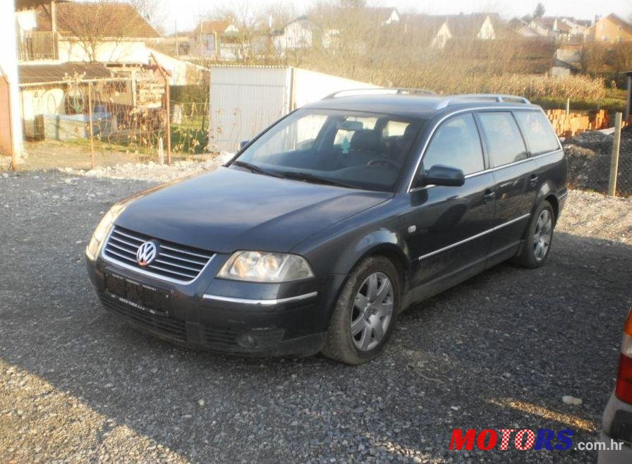 2001' Volkswagen Passat Variant photo #2