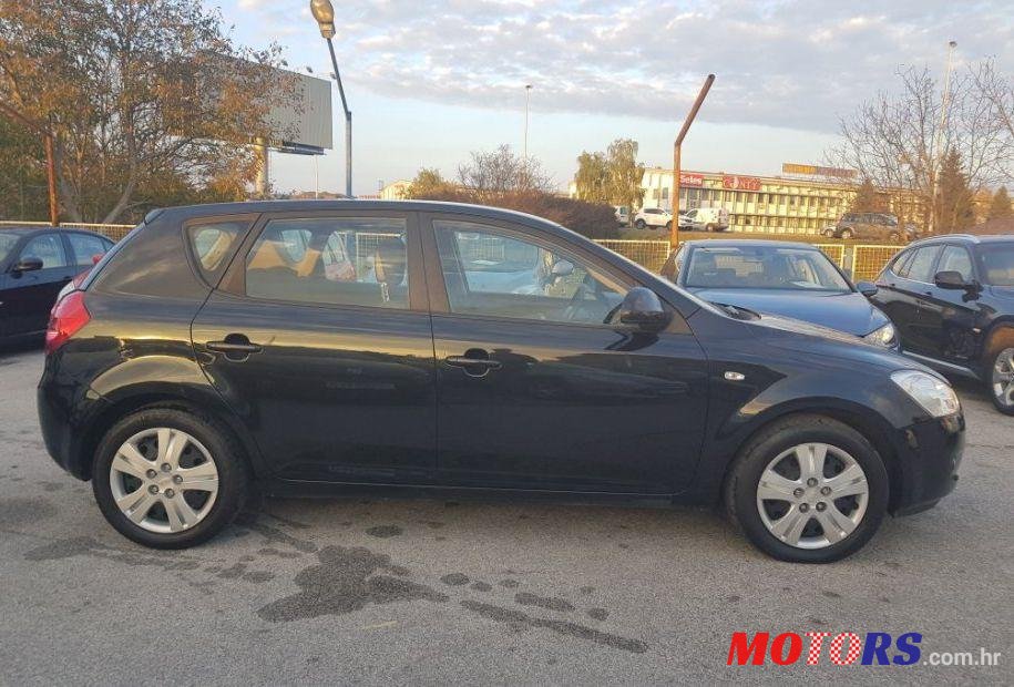 2010' Kia Cee'D 1,6 Crdi photo #2