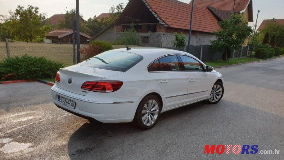 2013' Volkswagen Passat photo #4