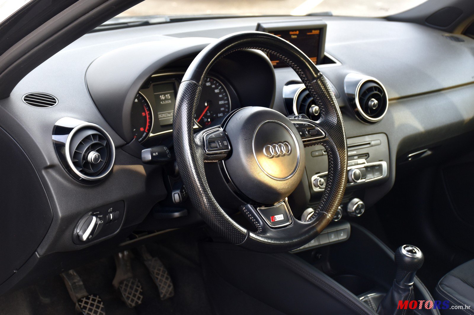 2015' Audi A1 s-line photo #3