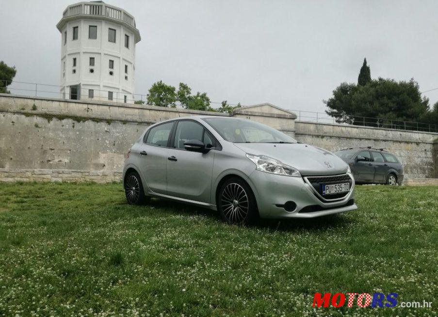 2014' Peugeot 208 1,4 E-Hdi photo #1