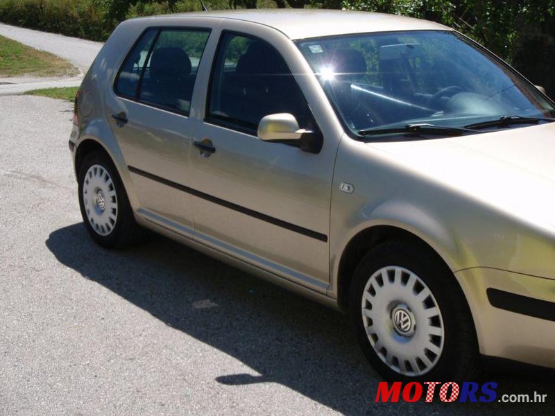 2002' Volkswagen Golf IV 1,9 Sdi photo #1