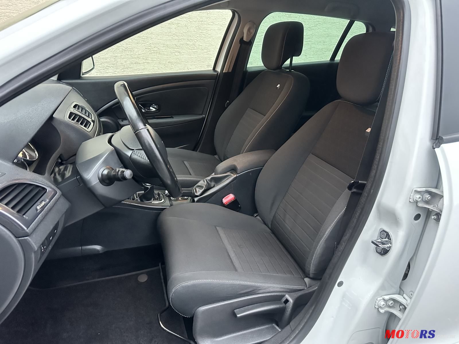 2015' Renault Megane Grandtour photo #3