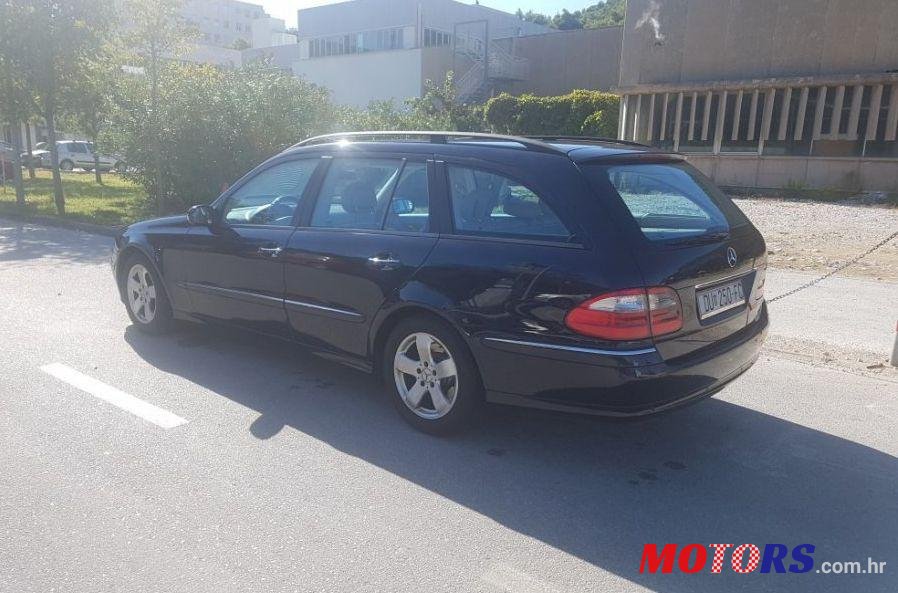 2004' Mercedes-Benz 270 Cdi T photo #2