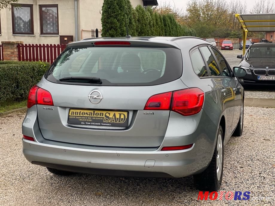 2011' Opel Astra Karavan photo #4