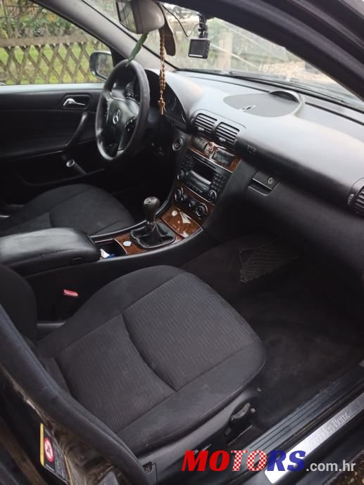 2004' Mercedes-Benz C-Klasa 220 T photo #2