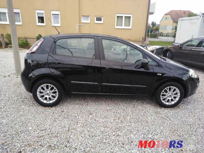 2010' Fiat Punto Evo photo #3