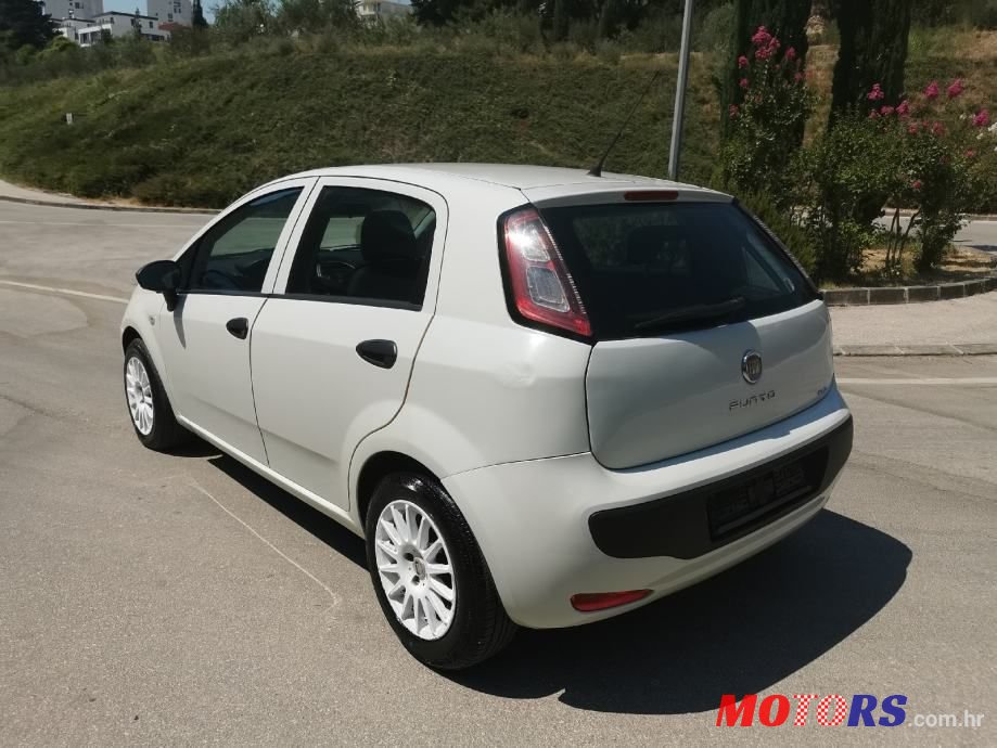 2011' Fiat Punto Evo photo #4