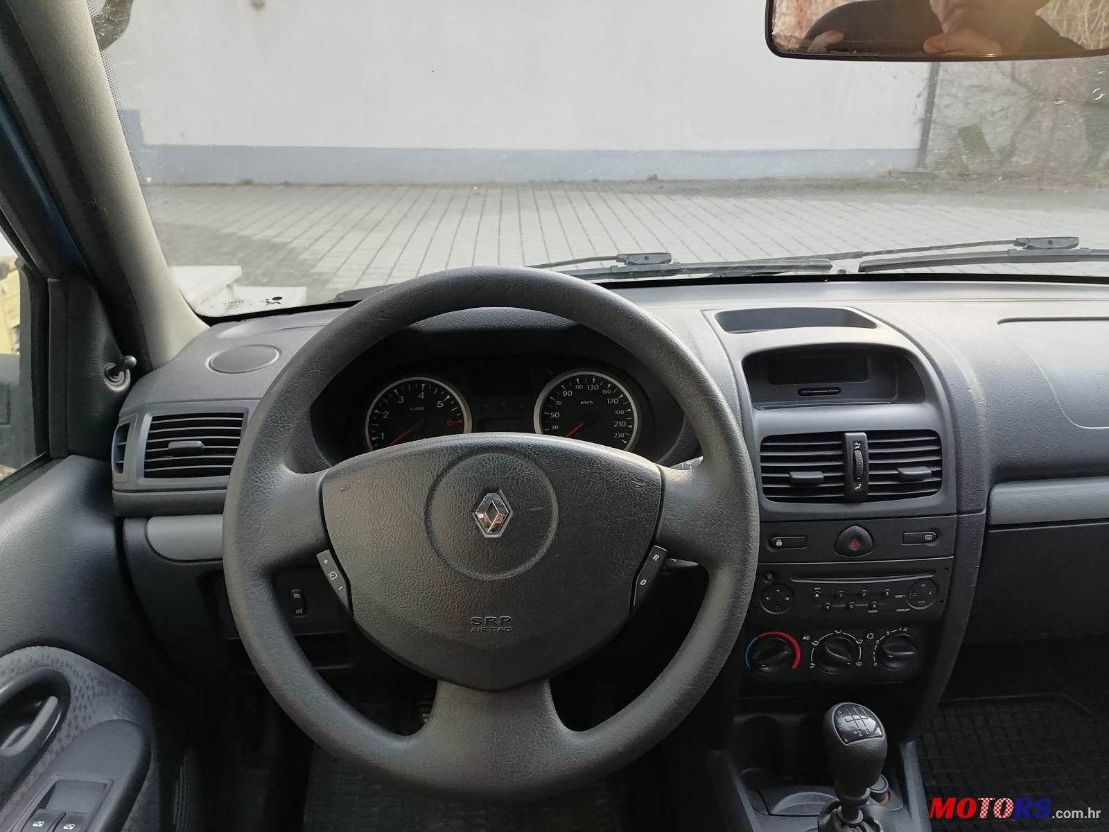 2011' Renault Clio 1,2 16V photo #3