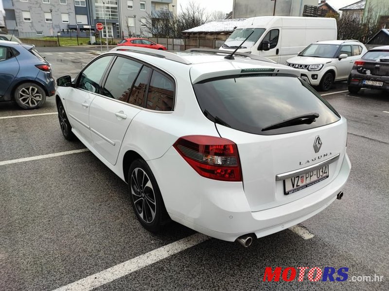 2015' Renault Laguna Grandtour photo #3