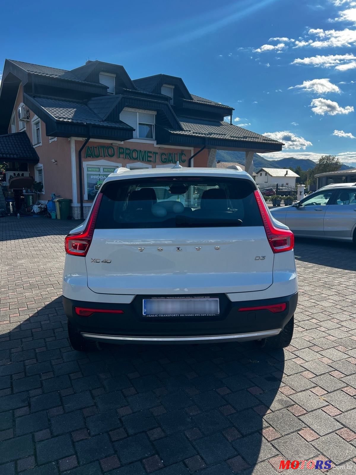 2020' Volvo XC40 D3 photo #6