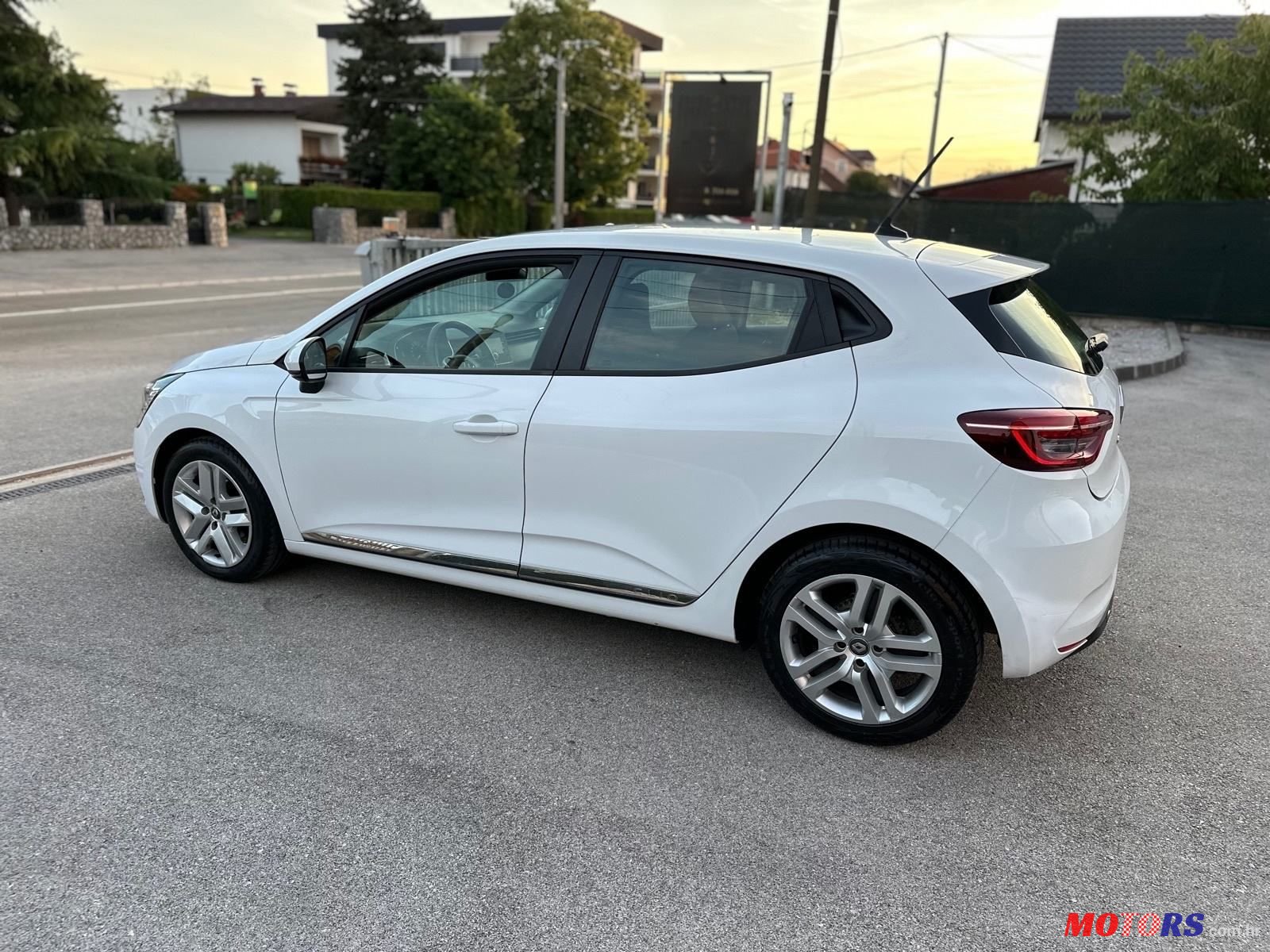 2020' Renault Clio Tce photo #3
