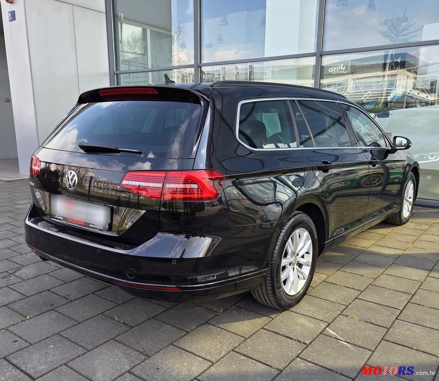 2019' Volkswagen Passat Variant photo #4