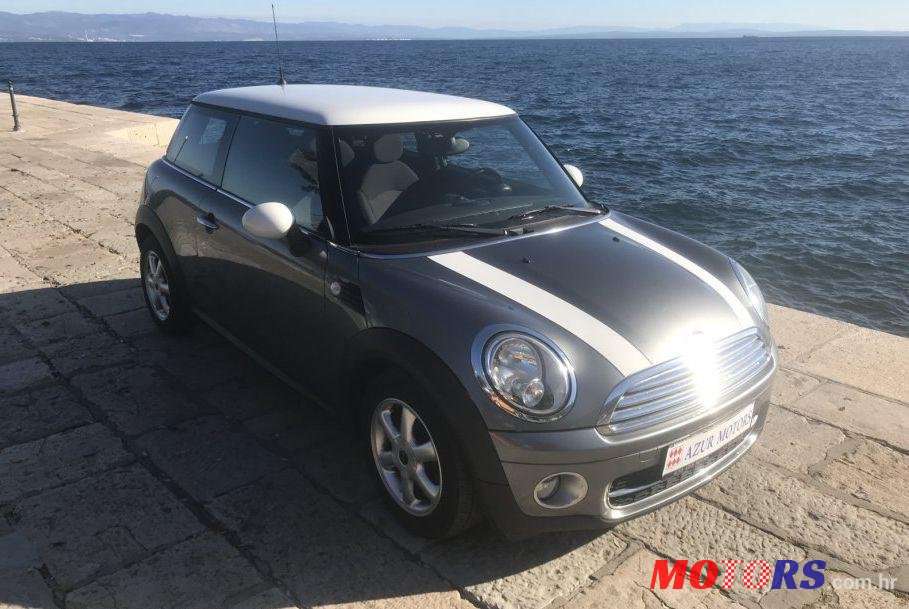 2009' MINI Cooper Cooper D photo #1