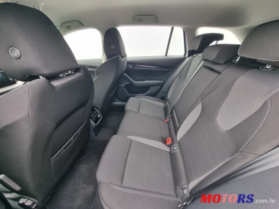 2021' Skoda Octavia Combi photo #6