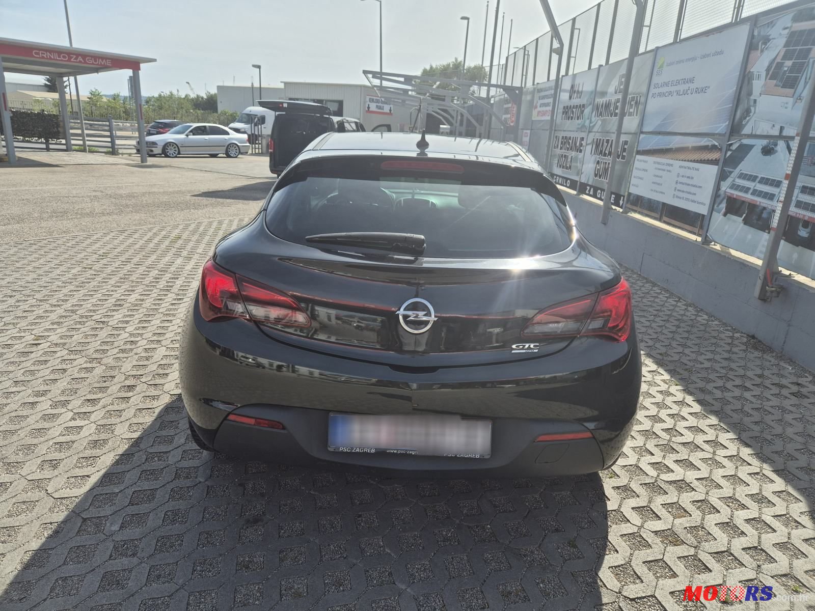 2014' Opel Astra Gtc photo #3